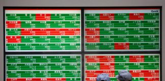 Stock selloff snowballs on fresh fears for world growth