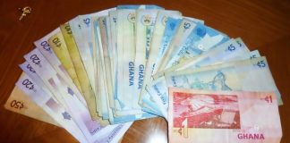 Cedi falls to record low as foreign investors shun Ghana bonds